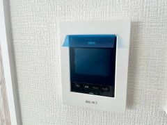 大容量のウォークインクローゼット。季節ごとのお洋服全てを収納できるので、衣替えも楽になりますね＾＾
