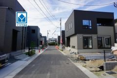 前面道路は西側約5m。