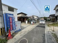 前面道路南側4ｍに面しています。