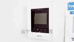 防犯性もばっちり、TVモニター付きインターホン完備。大きなモニターで玄関先を確認できます。録画機能が付いているので不在時の訪問者も確認できて安心です＾＾