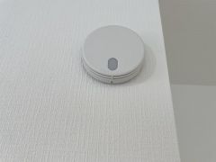見た目を損なわないように設置されています。非常に大きな音で火災発生をいち早く知らせてくれる火災報知器は標準装備＾＾