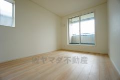 同仕様写真。2面採光を確保した明るい室内は、風通しも良く、大変居心地の良い空間となっております。爽やかな風を感じて起きる朝は、快適生活の始まりに。
