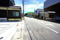 カースペース後方にはちょっとした自転車置き場にもちょうど良いスペースが設けられています。