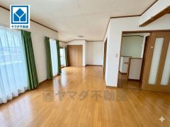 開放感あふれる2階20帖リビングダイニング バルコニー付きで快適な暮らしを実現できるゆとりある住空間（CGによるイメージとなります。）