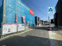 前面道路は西側約5m。