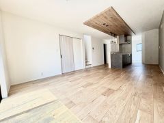 アイランドキッチンなので、家具の配置が自由自在ですね。