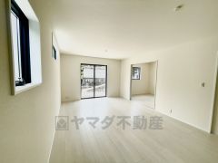 LDKと隣接する洋室を合わせると約22帖の大空間で毎日のディナータイムが楽しみです＾＾