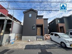 スーパーやコンビニなども近く周辺環境充実。快適でゆとりのある生活空間で新生活を始めましょう＾＾