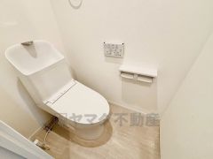 ウォシュレット、暖房便座、節電・節水機能など、使い勝手のよい高機能トイレです。