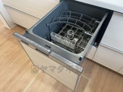 炊事時間を大幅に短縮できる食器洗浄乾燥機付き＾＾食器を洗う手間が減るので家族とのコミュニケーションの時間や自分の時間が増えますね。