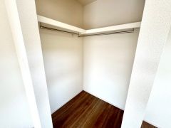 ウォークインクローゼットがついた使いやすい洋室です。すっきりと整理整頓できるので気持ちよくすごせます＾＾