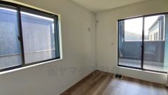 2面採光を確保した明るい室内は、風通しも良く、大変居心地の良い空間となっております。爽やかな風を感じて起きる朝は、快適生活の始まりに。