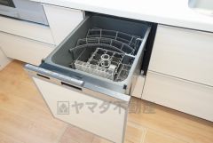 家事の時間が短縮できる食器洗浄乾燥機付。後片付けもラクラクです。