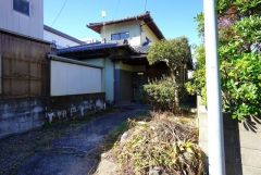 古家あり。建築条件なしなので、お好きなハウスメーカーで建築も可能です＾＾