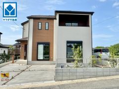 スーパーなど生活に便利な施設が徒歩圏にある住みやすい立地です