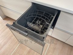 炊事時間を大幅に短縮できる食器洗浄乾燥機付き＾＾食器を洗う手間が減るので家族とのコミュニケーションの時間や自分の時間が増えますね。