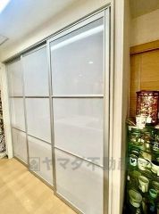 キッチン後方に収納、キッチン奥に約3.2帖のパントリーあり＾＾まとめ買いした食品やキッチン家電もすっきりと収納できます＾＾