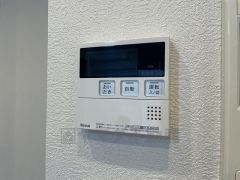 キッチン横からボタンひとつで操作が楽々。