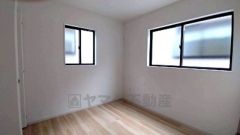 木の温もりがやさしいフローリングとシンプルなクロスです＾＾