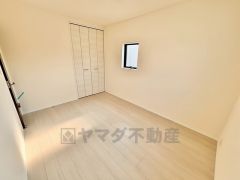 家具を選ばないナチュラルなフローリングとシンプルなクロスです＾＾