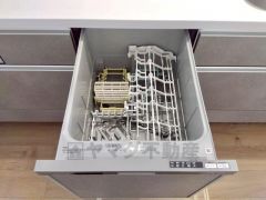 炊事時間を大幅に短縮できる食器洗浄乾燥機付き＾＾食器を洗う手間が減るので家族とのコミュニケーションの時間や自分の時間が増えますね。