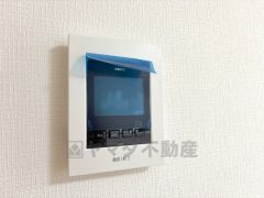 防犯性もばっちり、TVモニター付きインターホン完備。大きなモニターで玄関先を確認できます。