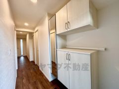 たっぷり収納できるシューズボックス付きなので、家族全員の靴がきれいに整頓できます。