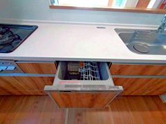 家事の時間が短縮できる食器洗浄乾燥機付。後片付けもラクラクです。