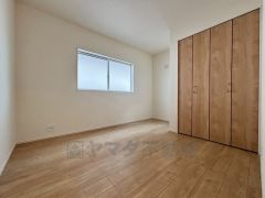 家具を選ばないナチュラルなフローリングとシンプルなクロスです＾＾