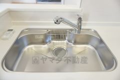 大きなお鍋も楽々洗える幅の広いシンクです＾＾