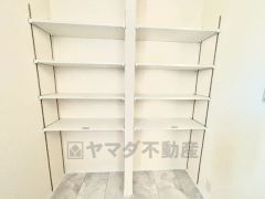 洗面台収納。広いスペースでたっぷり収納できます。