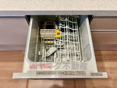 炊事時間を大幅に短縮できる食器洗浄乾燥機付き＾＾食器を洗う手間が減るので家族とのコミュニケーションの時間や自分の時間が増えますね。