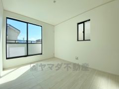 バルコニーに面した5.62帖の洋室です。