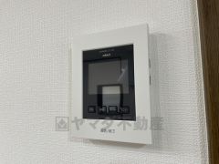 防犯性、セキュリティ対策に安心できるテレビモニター付きインターフォンです。セールスマン対策にもなり安心できます。