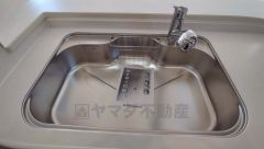 作業の効率があがる広々としたシンク。