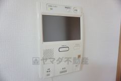防犯性、セキュリティ対策に安心できるテレビモニター付きインターフォンです。セールスマン対策にもなり安心できます。