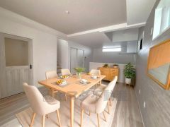 （家具はCGによるイメージとなります） おしゃれなキッチンを中心とした開放的なリビング。お友達や親せきをお招きするのも楽しみです＾＾