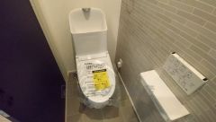 ウォシュレット付トイレです。節水機能もあるので、安心して使えますね。