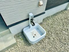 あると便利な外水栓。ガーデニングに、洗車に、泥遊びやペットの散歩の後に。