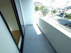 目の前に日差しを遮る建物がないので日当たり良好です。