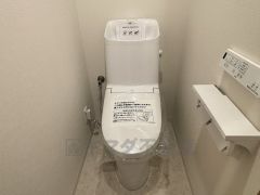 温水洗浄機付トイレです。