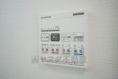 浴室暖房乾燥機には、暖房、乾燥、涼風、換気の4つの機能が付いています。タイマー付きです。換気・雨の日の洗濯も安心です＾＾