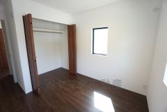 クローゼット付きなので、すっきりと整理整頓でき気持ちよく過ごせますね＾＾