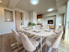 画像はCGによるイメージです。 13.7帖のリビングは長方形で家具が配置しやすい間取りとなっています。 お気に入りの家具とインテリアで素敵な部屋を作りましょう。