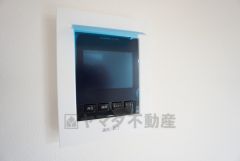 防犯性もばっちり、TVモニター付きインターホン完備。大きなモニターで玄関先を確認できます。録画機能が付いているので不在時の訪問者も確認できて安心です＾＾
