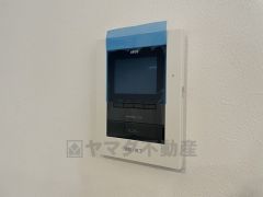 防犯性、セキュリティ対策に安心できるテレビモニター付きインターフォンです。セールスマン対策にもなり安心できます。