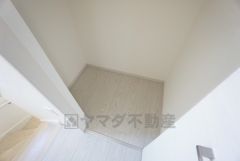 2階ホール部分には、収納コーナーを設けています。2階用のお掃除道具や日用品を入れておけば、わざわざ1階に取りに行かずに済むので便利ですね＾＾