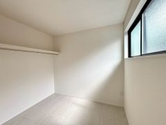 住む人のこだわりを活かす洋室＾＾広めのクローゼットもあり荷物もすっきり片付けられ、ゆとりのある暮らしが出来ます＾＾