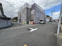 南側3.96ｍ公道、東側約5.98ｍ公道