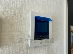 防犯性、セキュリティ対策に安心できるテレビモニター付きインターフォンです。セールスマン対策にもなり安心できます。